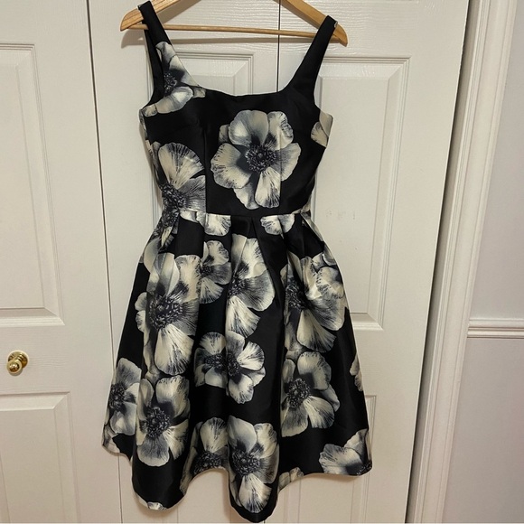 Chi Chi Black and White Pin Up 50s Floral Flare Crinoline Mini Dress Size 6 - Picture 4 of 11